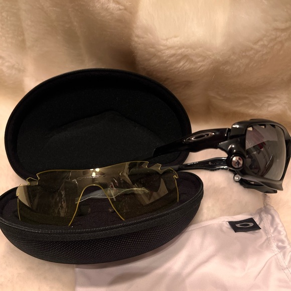 Authentic Oakley sunglasses with two different lenses - Picture 2 of 7